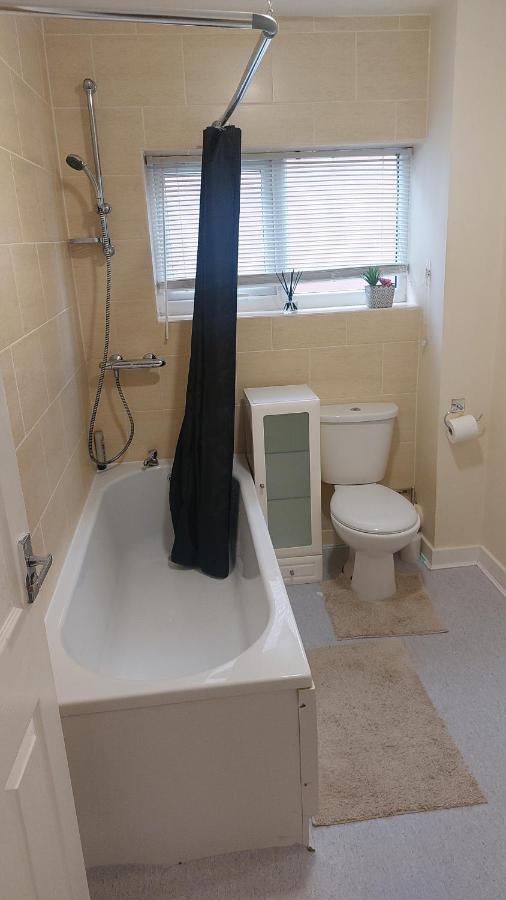 2 Large Bedroom Apartment- Wifi & Parking Флийтуд Екстериор снимка